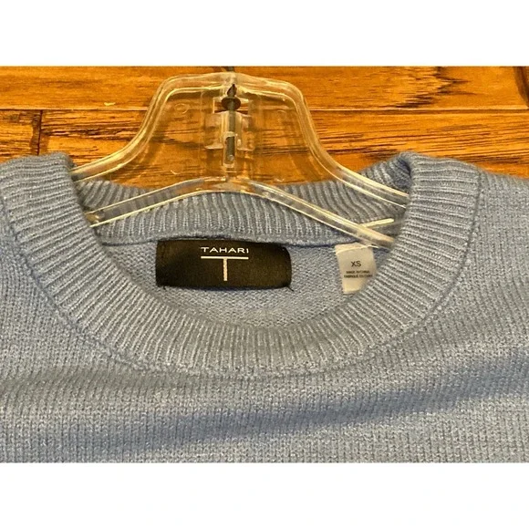 Tahari Blue Knit Sweater XS Women's Lightweight Pullover Ribbed Hem & Cuffs - Picture 2 of 4